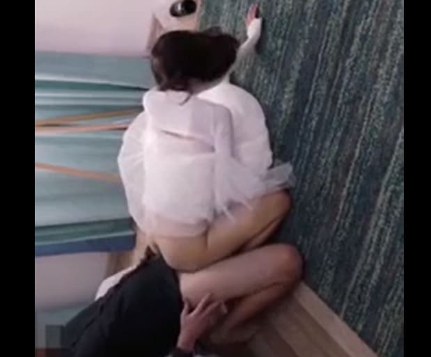 Em người yêu dâm kêu rủ bạn anh qua chung cho vui