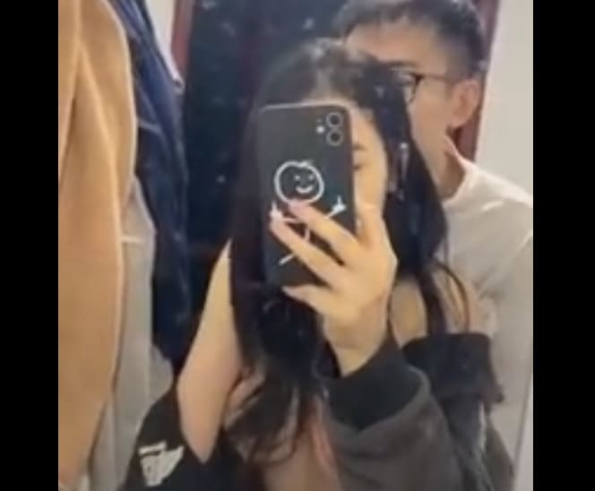 Clip sex căp đôi sinh viên doggy trước gương rồi tự quay