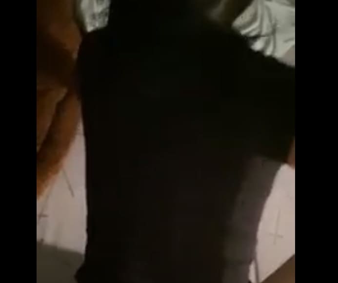 Clip sex ham đụ em tới nỗi cỡi áo không kịp