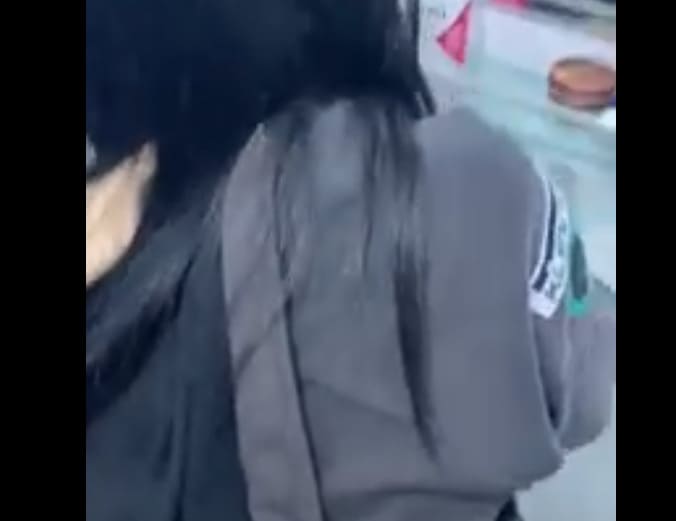 Clip sex qua nhà ny chơi lén vào nhà vệ sinh chịch em