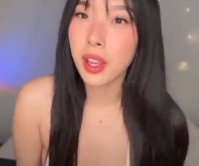 Clip sex em gái xinh live chịch cùng bạn trai sướng tê tái